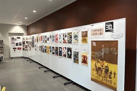 博多区役所多目的ホールで30周年記念ポスター展