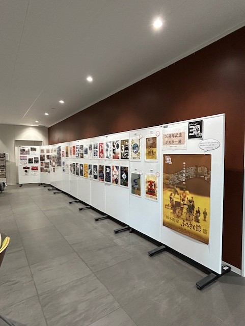 博多区役所多目的ホールで30周年記念ポスター展